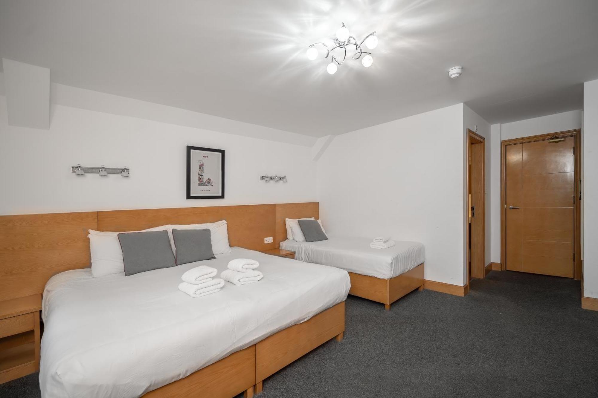 Flexistay Aparthotel Sutton Σάτον Εξωτερικό φωτογραφία