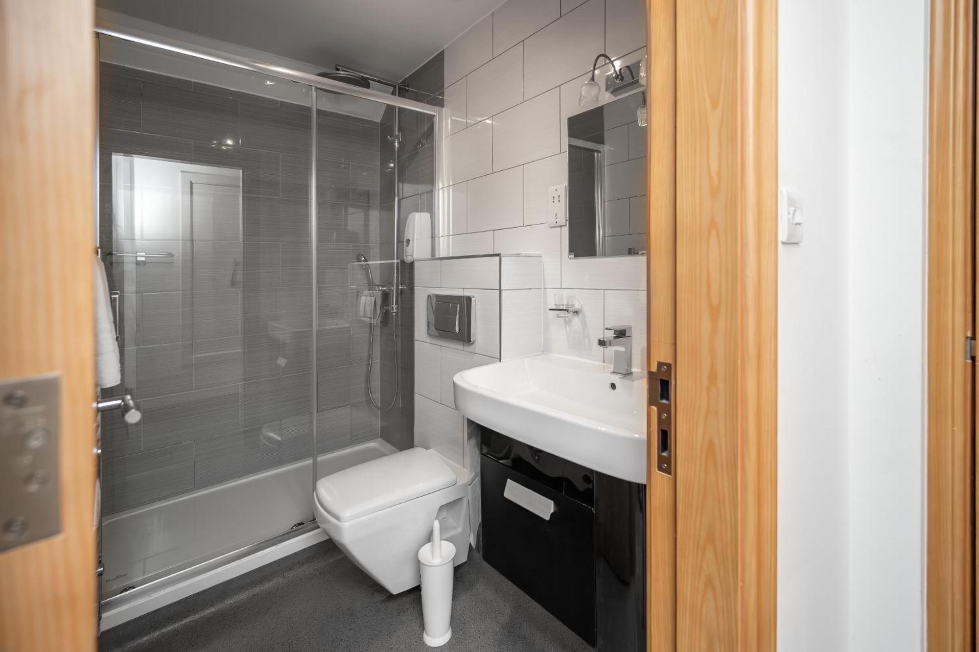 Flexistay Aparthotel Sutton Σάτον Εξωτερικό φωτογραφία