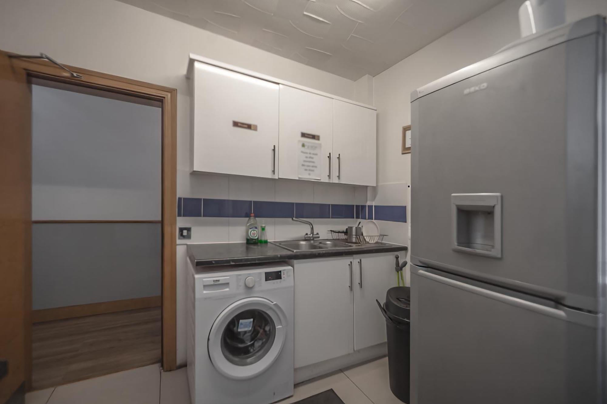 Flexistay Aparthotel Sutton Σάτον Εξωτερικό φωτογραφία