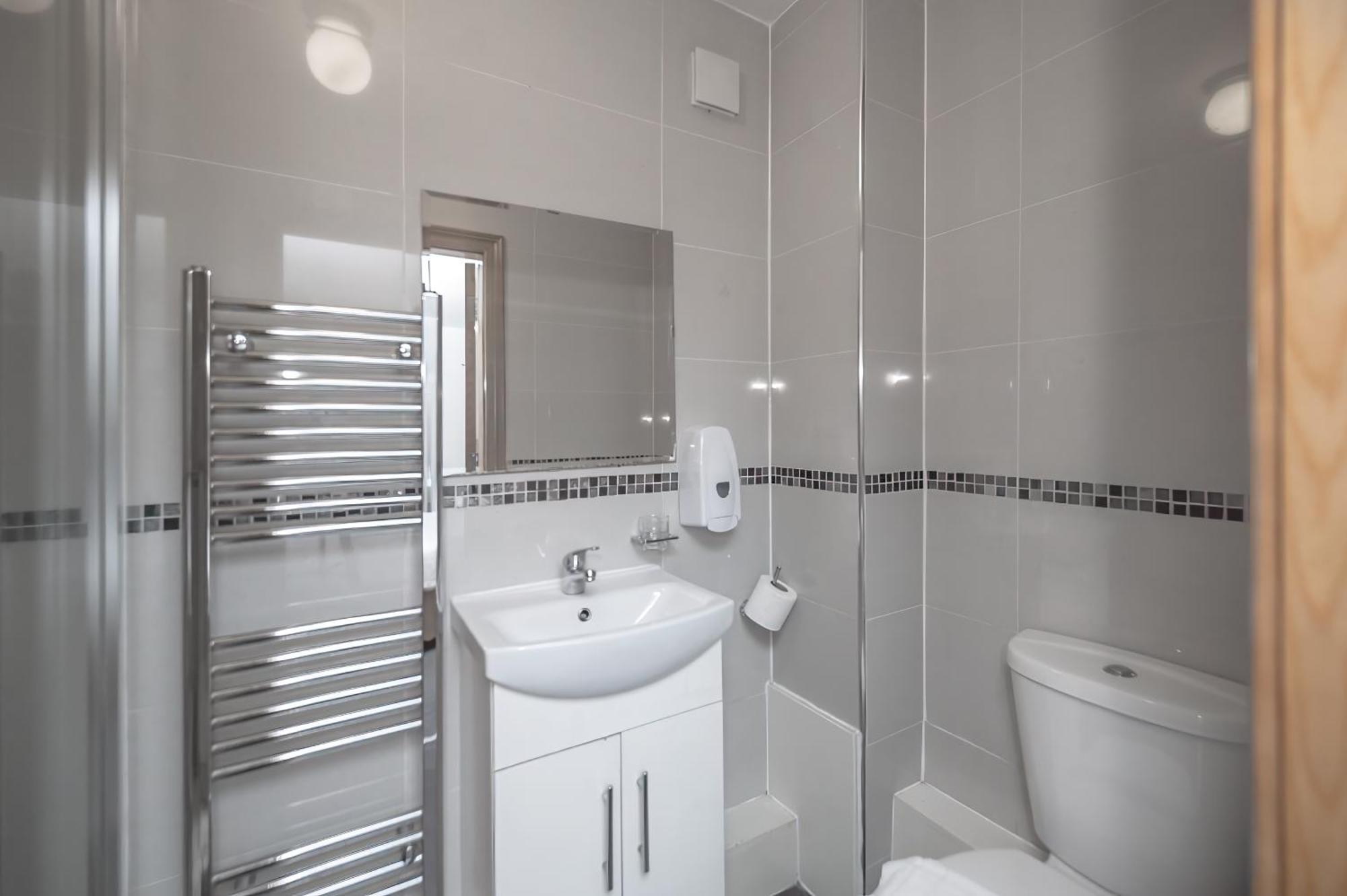 Flexistay Aparthotel Sutton Σάτον Εξωτερικό φωτογραφία