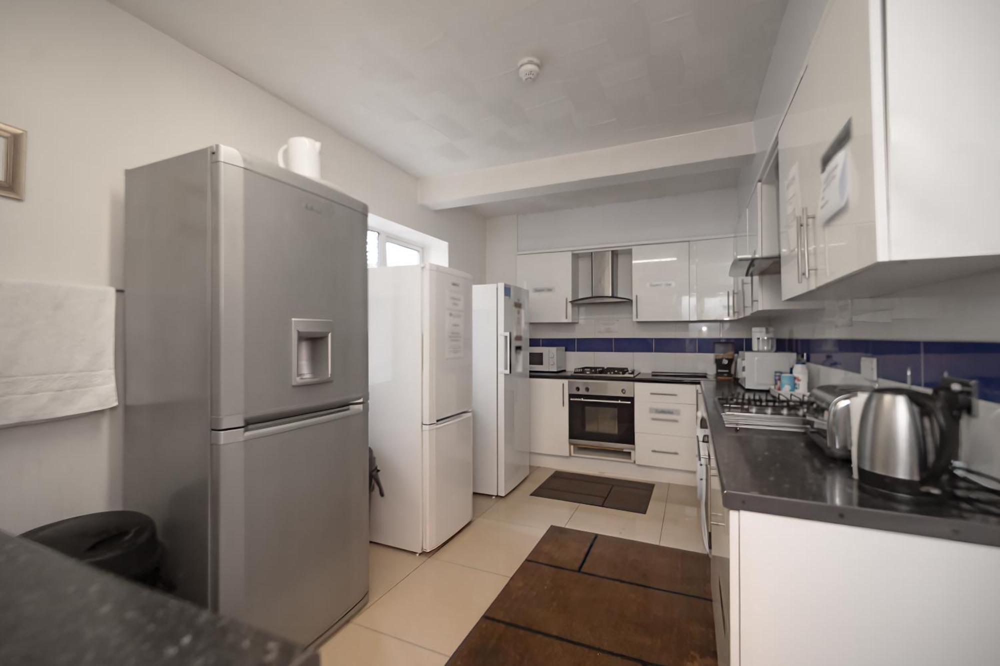 Flexistay Aparthotel Sutton Σάτον Εξωτερικό φωτογραφία