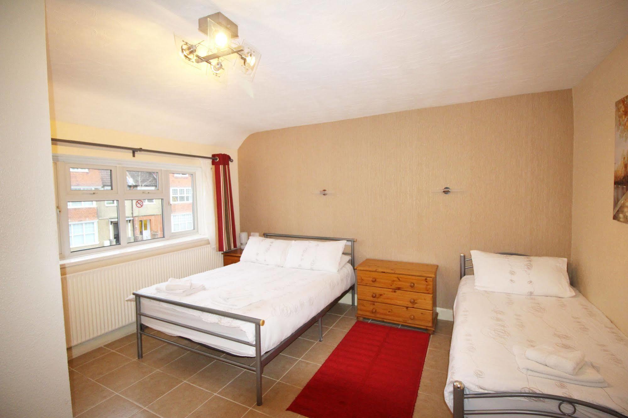 Flexistay Aparthotel Sutton Σάτον Εξωτερικό φωτογραφία