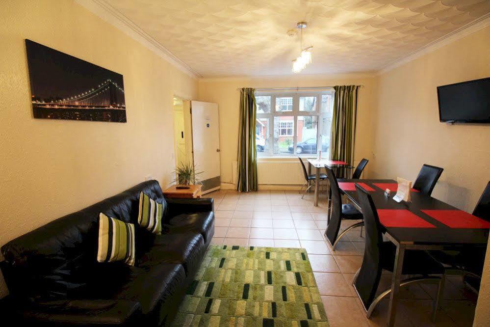 Flexistay Aparthotel Sutton Σάτον Εξωτερικό φωτογραφία